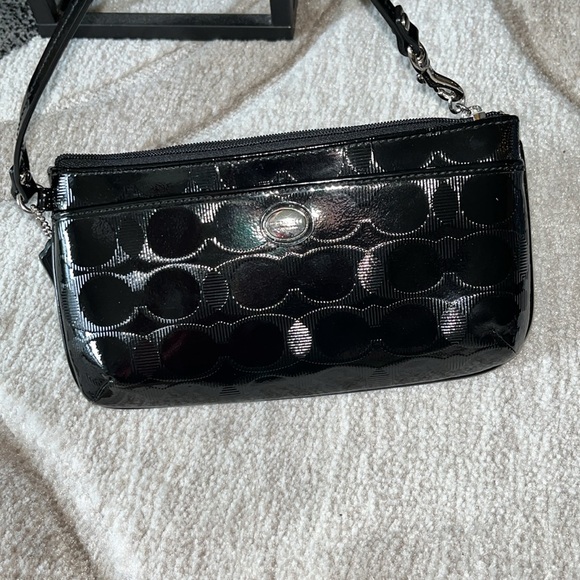 Coach Patent Wristlet EUC - Picture 4 of 8
